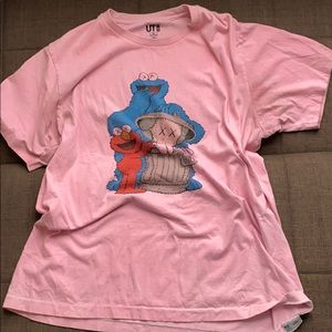 Uni kaws t shirt